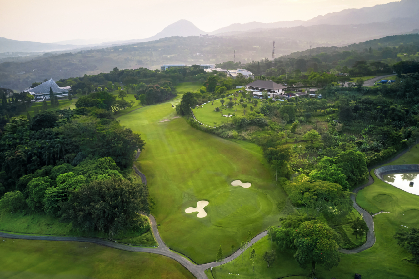 WEST CLOVE COURSE. GREEN HOLE 1